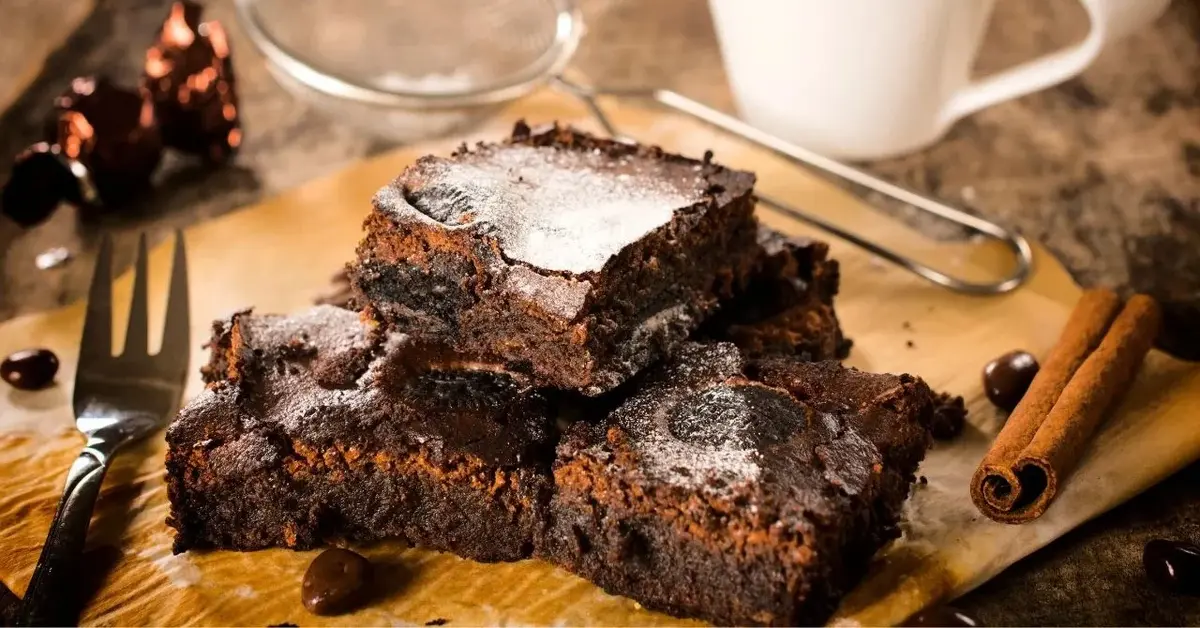 Główne zdjęcie - Uwielbiasz czekoladę i korzenne przyprawy? Zakochasz się w piernikowym brownie!