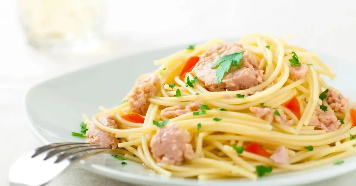 Główne zdjęcie - Pyszne spaghetti z tuńczykiem. Prosty i pyszny pomysł na obiad!