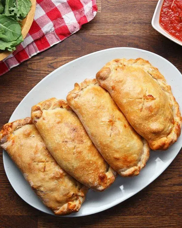 Przepis na mini calzone - idealne na przekąskę w pracy