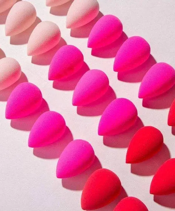 Jak wyczyścić beauty blender? Proste sposoby na wyczyszczenie gąbki do makijażu