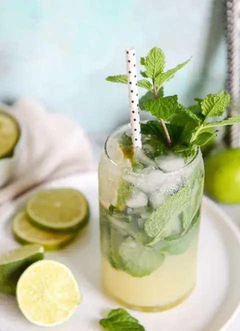 Bezalkoholowe mojito - przepis na orzeźwiający napój na bazie mięty