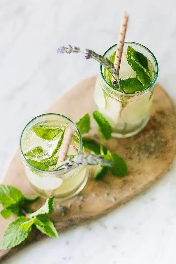 Bezalkoholowe mojito - przepis na orzeźwiający napój na bazie mięty