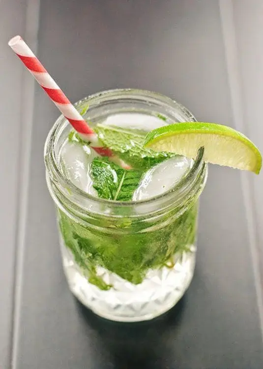 Bezalkoholowe mojito - przepis na orzeźwiający napój na bazie mięty