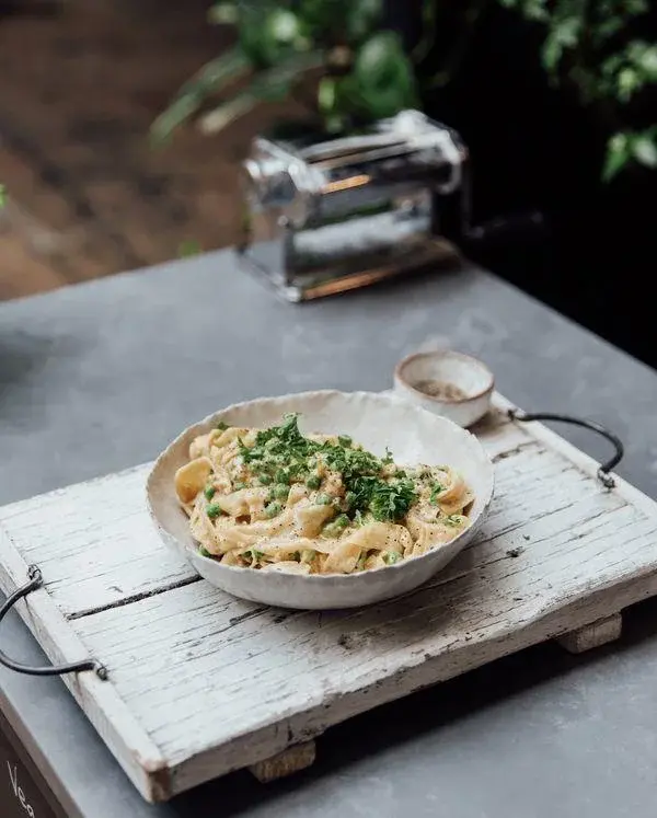 Spaghetti alla carbonara - przepis na szybkie i pyszne danie włoskie z makaronem