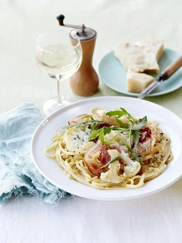 Spaghetti alla carbonara - przepis na szybkie i pyszne danie włoskie z makaronem