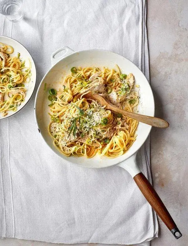 Spaghetti alla carbonara - przepis na szybkie i pyszne danie włoskie z makaronem