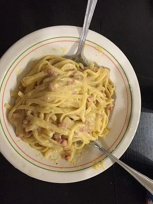 Spaghetti alla carbonara - przepis na szybkie i pyszne danie włoskie z makaronem