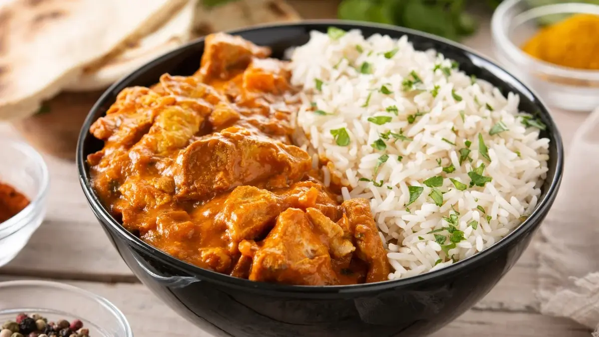 butter chicken obok ryż 