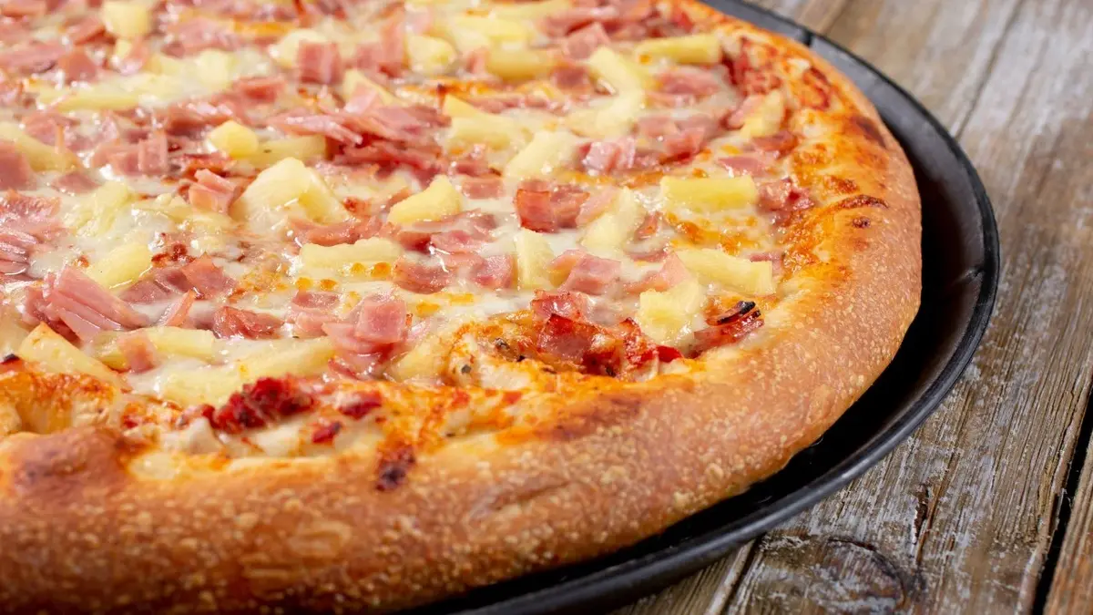 pizza hawajska ser szynka ananas