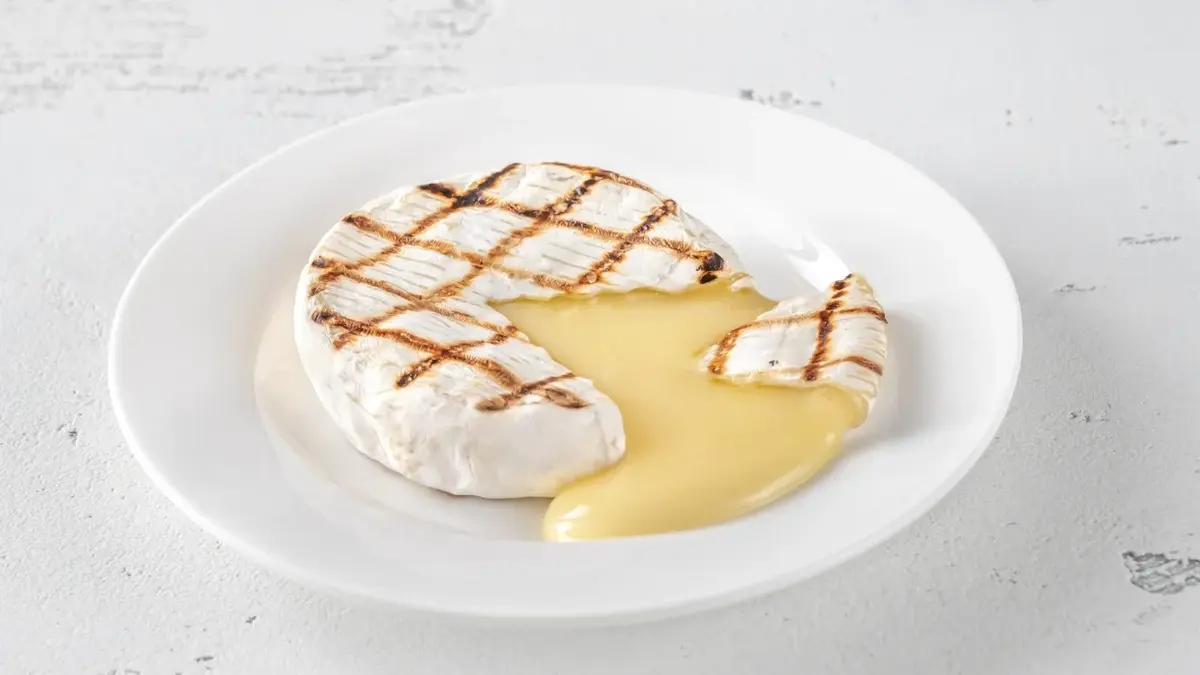 camembert z grilla 