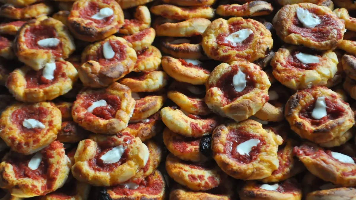 Pizzerinki z sosem pomidorowym 