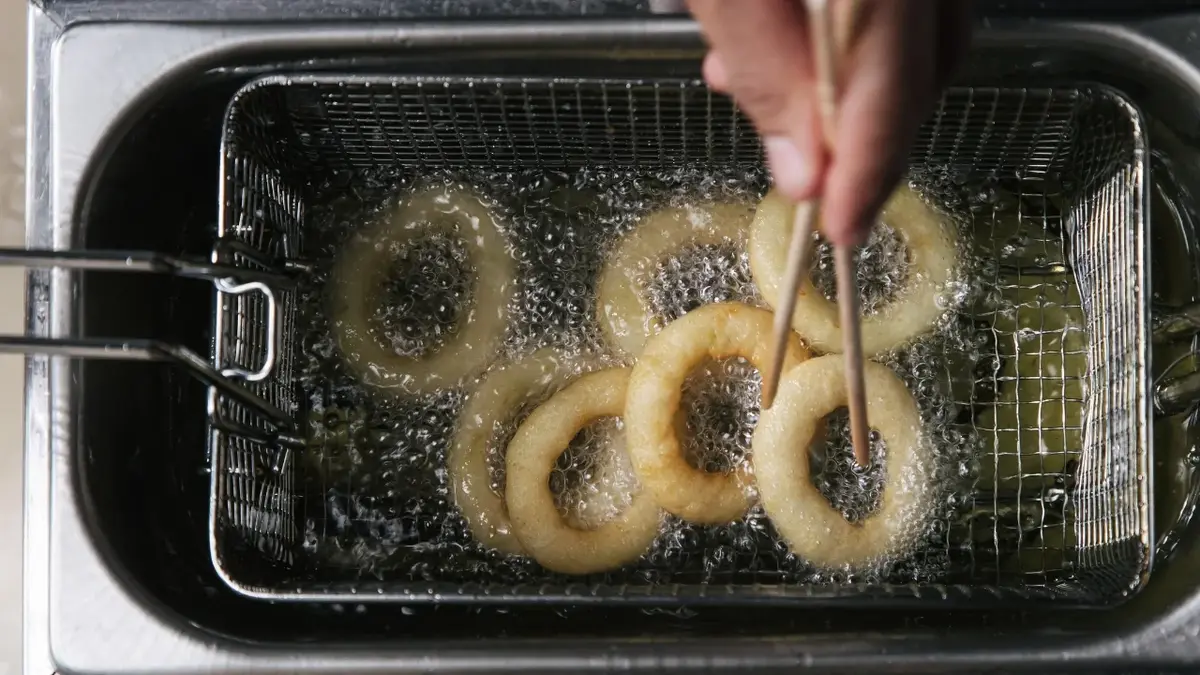 Krążki cebulowe smażone w frytkownicy