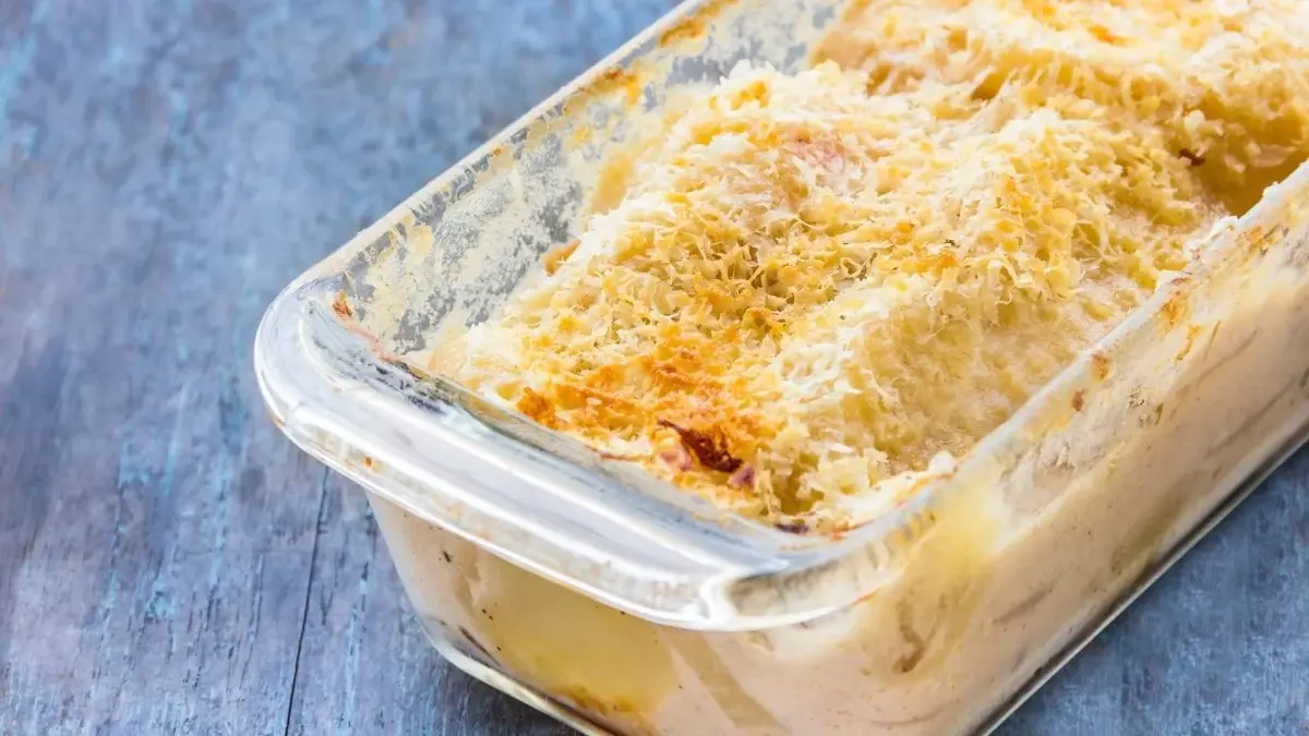 zapiekanka gratin w szklanej formie do pieczenia