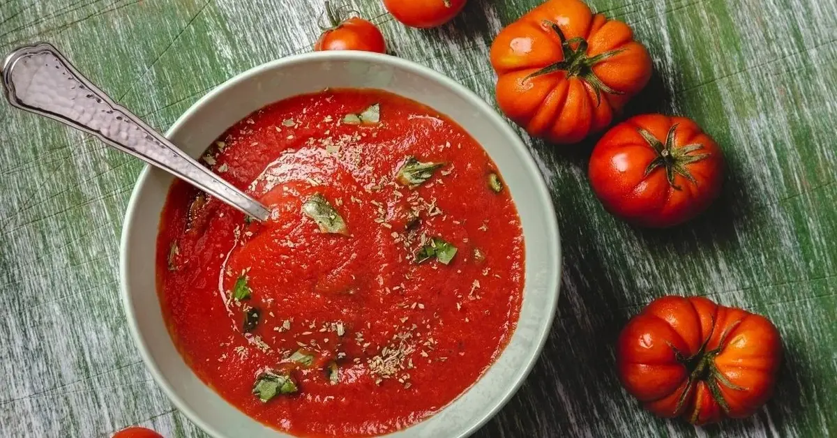 Główne zdjęcie - Tradycyjna pomidorowa na ostro? Dodaj curry i papryczkę chili